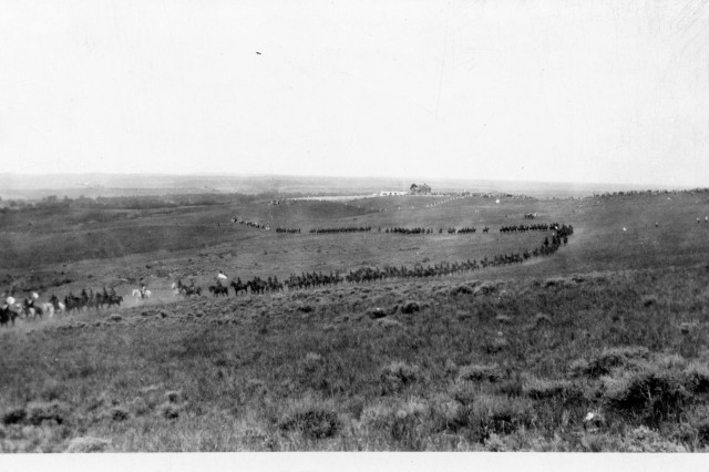 P-075-14-010d, 7th Cavalry of Fort Bliss, Texas led by Col. Fitzhugh Lee trailing up Custer&#039;s Hill