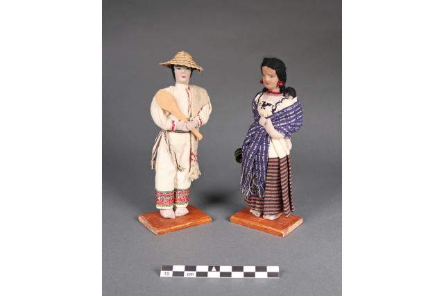 dolls of a man and woman in regional dress from Puebla, Mexico